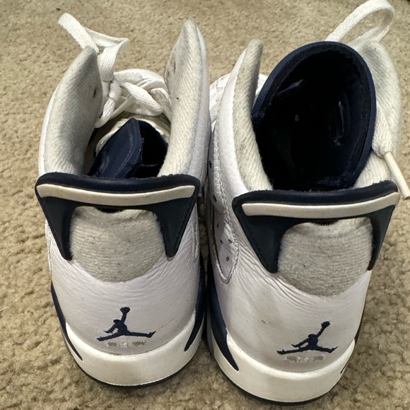 Nike Air Jordan 6 Retro Shoes in White/Midnight Navy - Picture 8 of 10